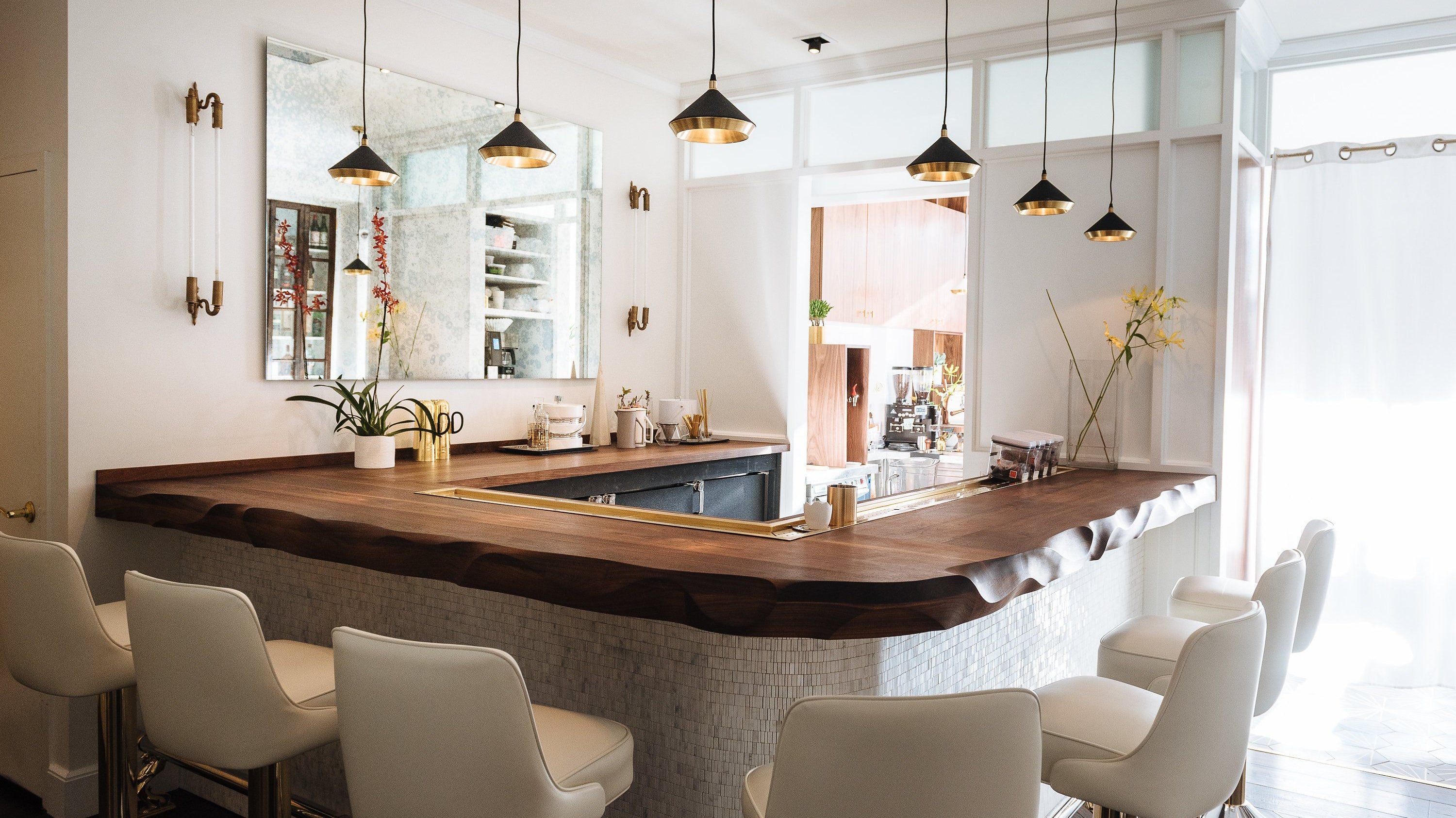 D.C. Guide: Pineapple & Pearls