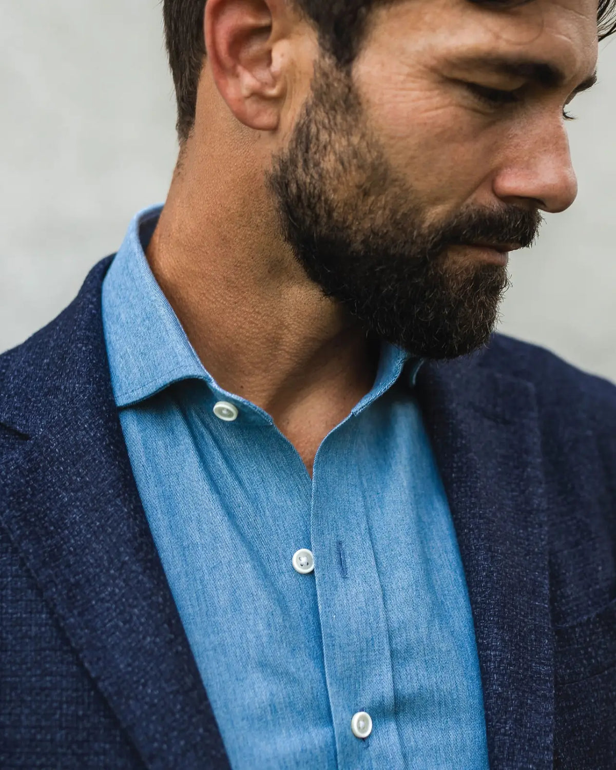 Closeup of the collar of the Ledbury Cambell chambray shirt worn with a sport coat over it.