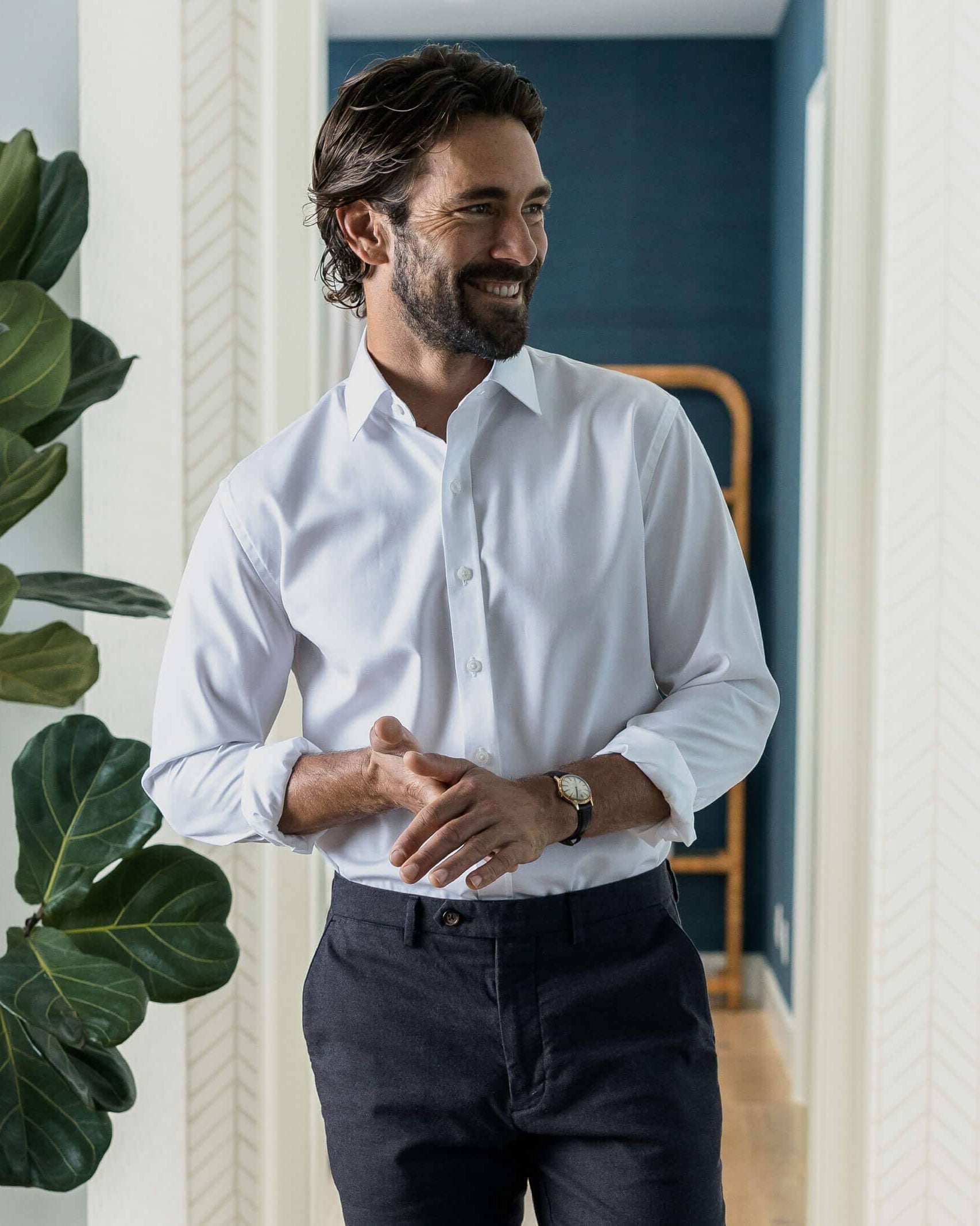 Model wearing a poplin custom fit dress shirt with wrinkle-resistant finish