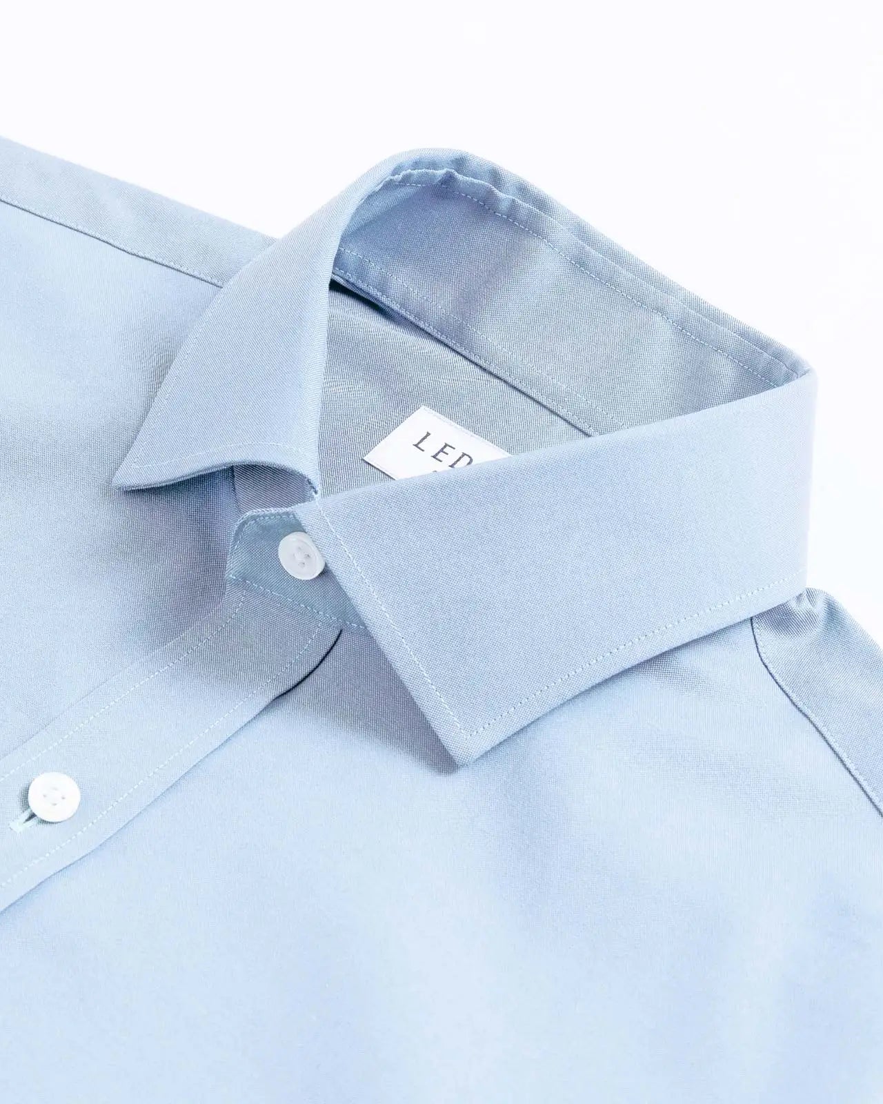 Light blue Duval Pinpoint Oxford shirt collar detail - semi spread quint collar close-up