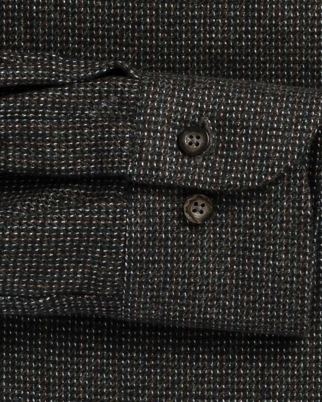 Dark green Delange dobby shirt sleeve - expert construction with adjustable sizing