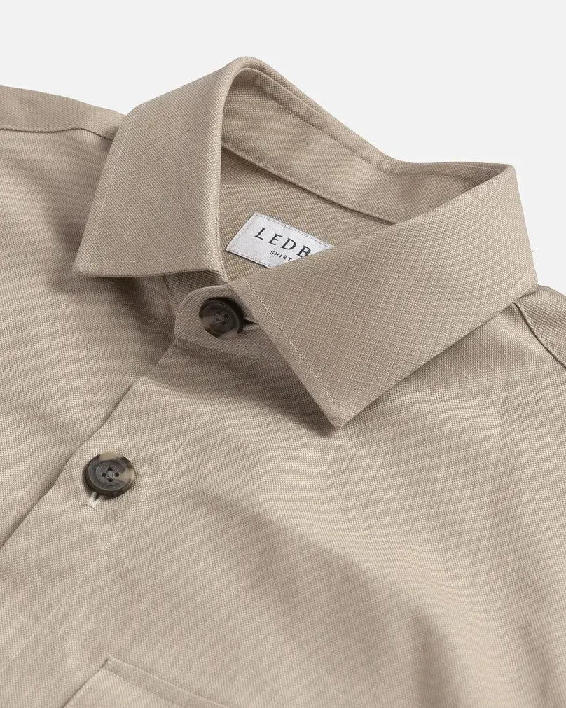 Jacket collar detail on the Ledbury Light Tan Cotton Linen Shirt Jacket