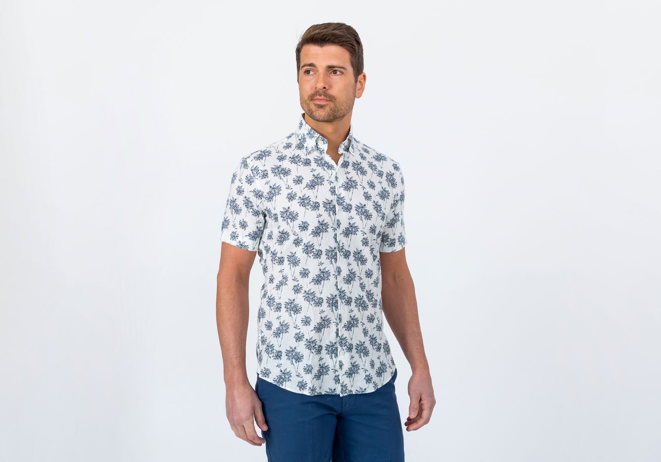 The Navy Short Sleeve Bennett Palm Print Casual Shirt Short Sleeve- Ledbury