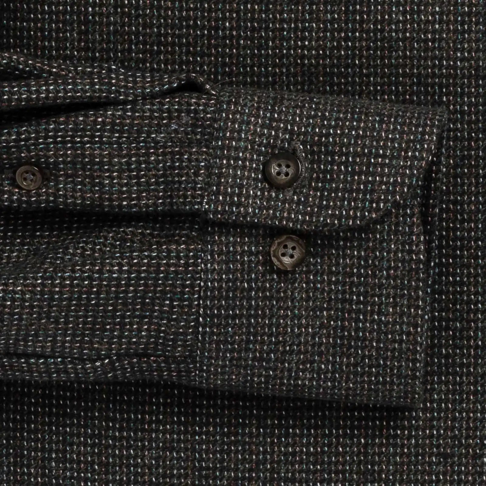 Dark green Delange dobby shirt sleeve - expert construction with adjustable sizing